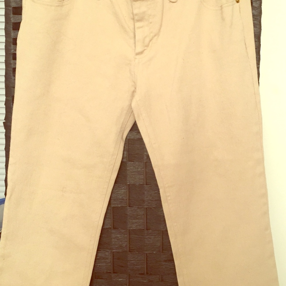 Capri pants